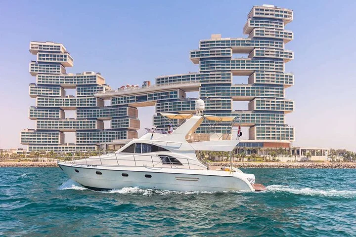 1 Hour Private Luxury Yacht Experience in Dubai
