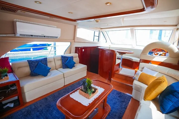 2 Hour Luxury Birthday Celebration on a Yacht in Dubai