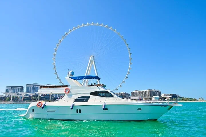 2 Hour Luxury Birthday Celebration on a Yacht in Dubai