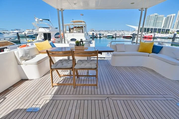 2 Hour Luxury Birthday Celebration on a Yacht in Dubai