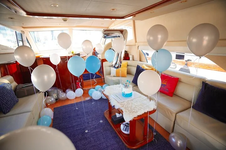2 Hour Luxury Birthday Celebration on a Yacht in Dubai