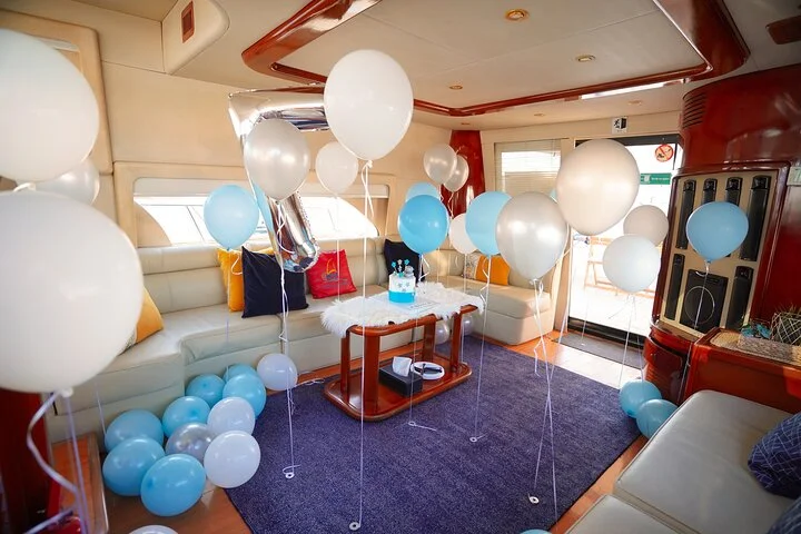 2 Hour Luxury Birthday Celebration on a Yacht in Dubai