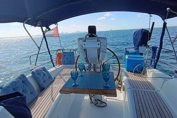 2-hours Sailing Yacht Tour in Dubai