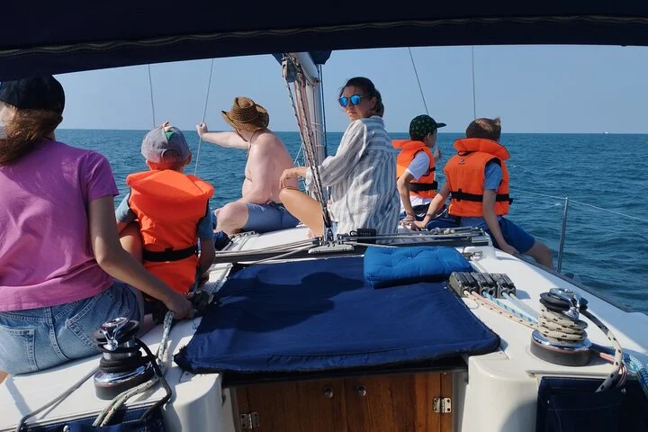 2-hours Sailing Yacht Tour in Dubai