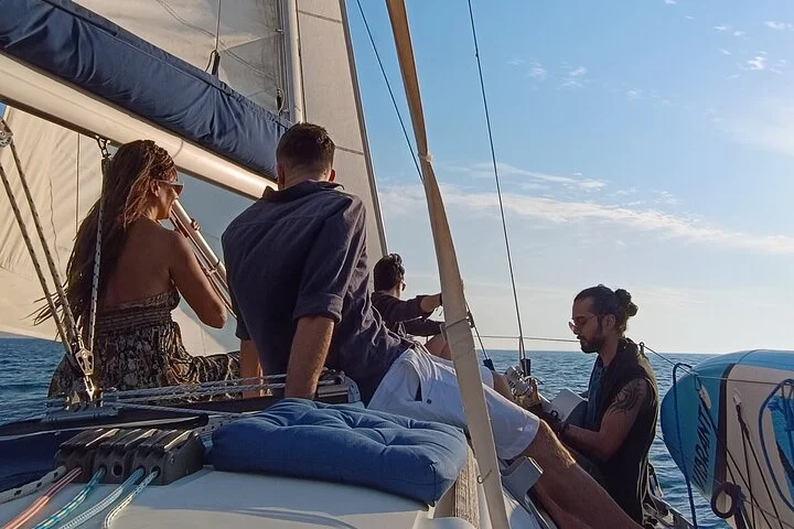 2-hours Sailing Yacht Tour in Dubai