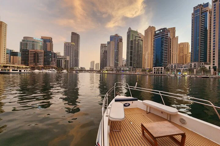2Hours and 30Minute Private Boat Tour in Dubai
