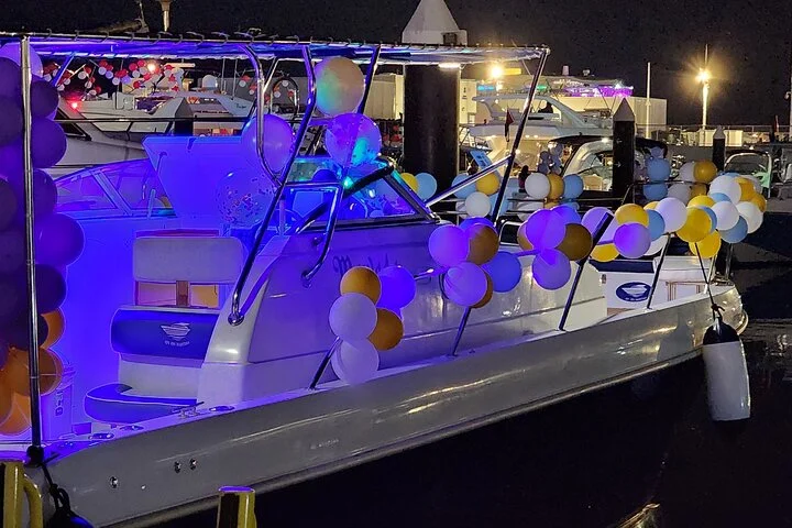 2Hours and 30Minute Private Boat Tour in Dubai