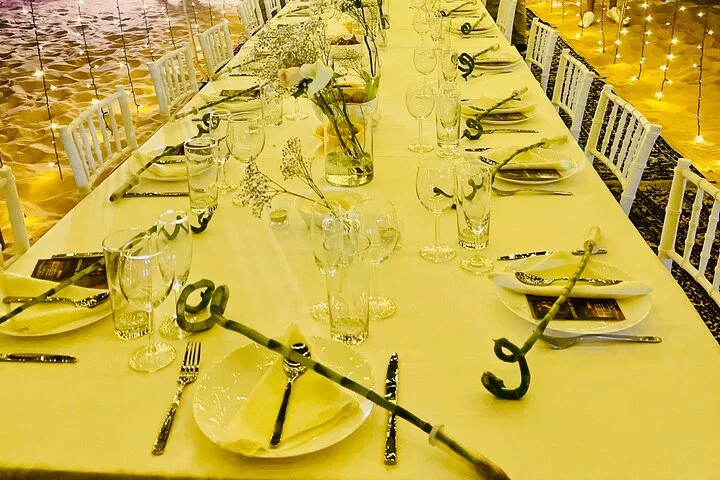 5-Hour Private Guided Desert Dinner in Dubai