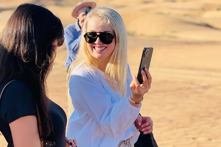 5-Hour Private Guided Desert Dinner in Dubai