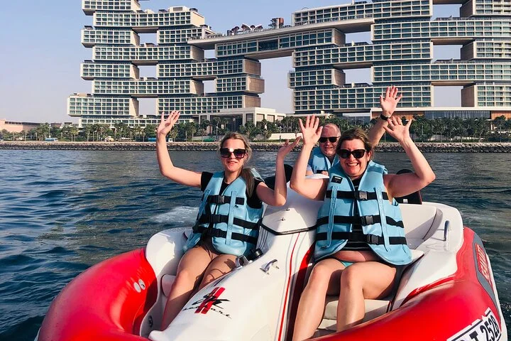 60 min Amazing Dubai Self-Drive Boat Tour