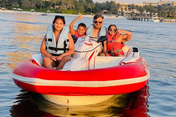 60 min Amazing Dubai Self-Drive Boat Tour