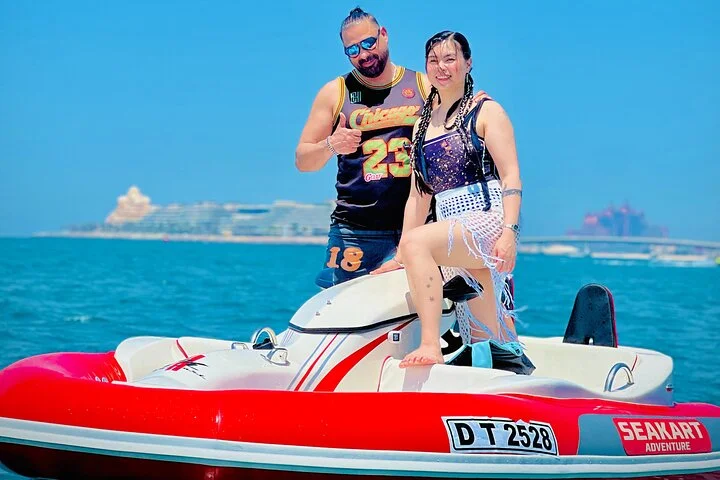 60 min Amazing Dubai Self-Drive Boat Tour