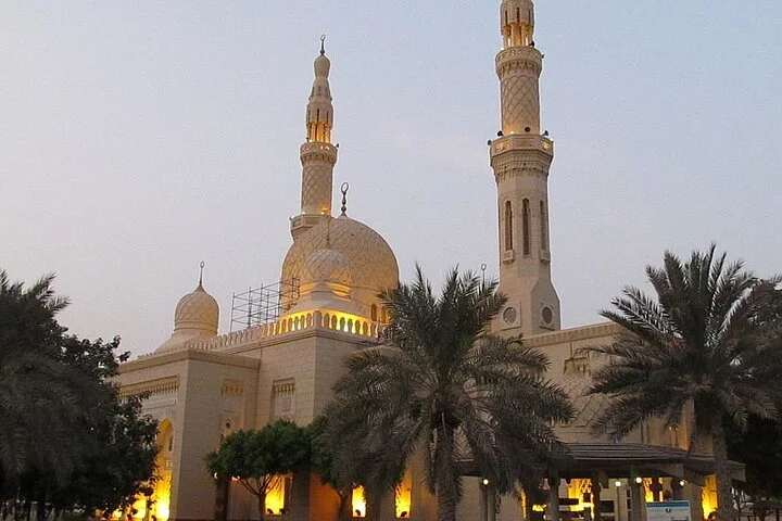 A Guided Tour To Quranic Park and Jumeirah Mosque With Transfer