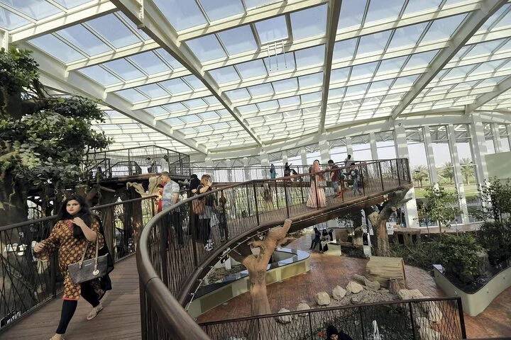 A Guided Tour To Quranic Park and Jumeirah Mosque With Transfer