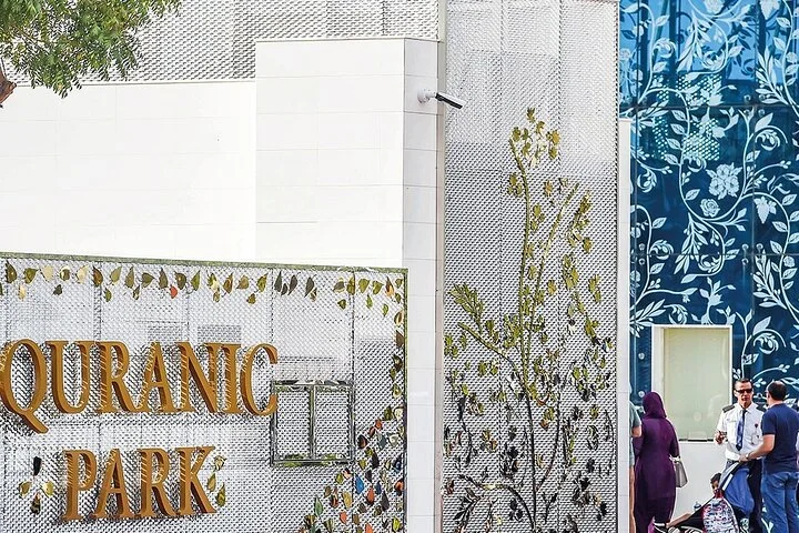 A Guided Tour To Quranic Park and Jumeirah Mosque With Transfer