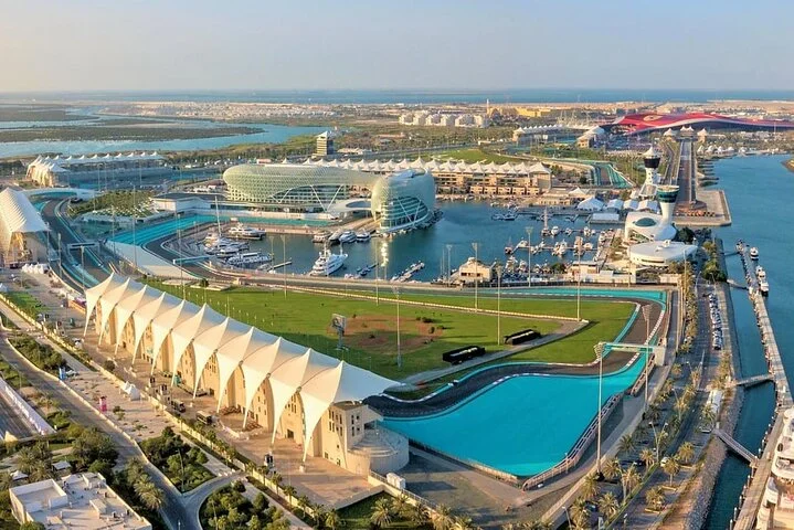 Abu Dhabi City Tour & Sheikh Zayed Grand Drive through Louver Museum