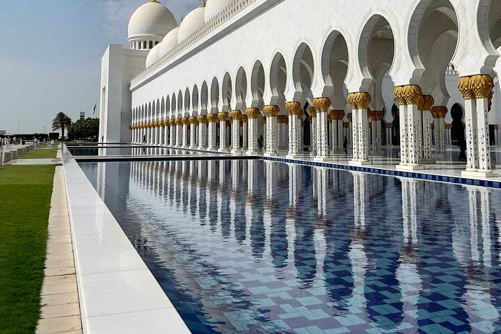 Abu Dhabi City Tour with Grand Mosque & Louvre Museum Entry