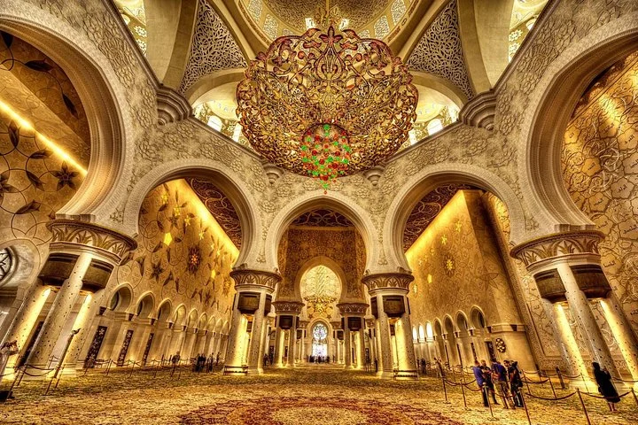 Abu Dhabi Mosque with Qasr Watn and Lunch at Emirates Palace