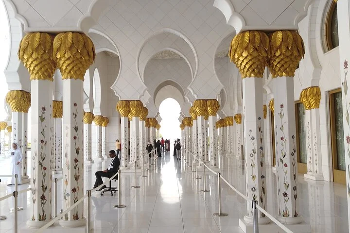 Abu Dhabi : Private Tour with professional Driver from Dubai