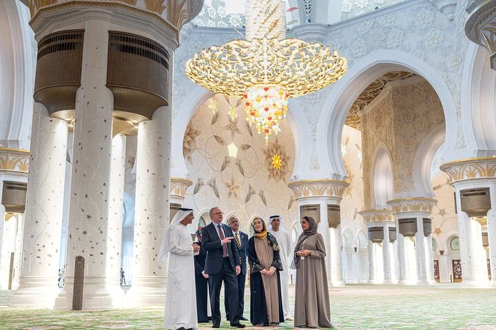 Abu Dhabi Sheikh Zayed Grand Mosque Tour with Hotel Transfer