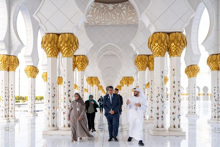 Abu Dhabi Sheikh Zayed Grand Mosque Tour with Hotel Transfer