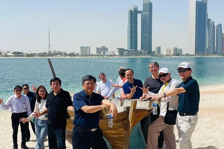 Abu Dhabi Sightseeing Tour with Guide and Car