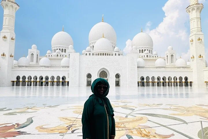 Abu Dhabi Sightseeing Tour with Guide and Car