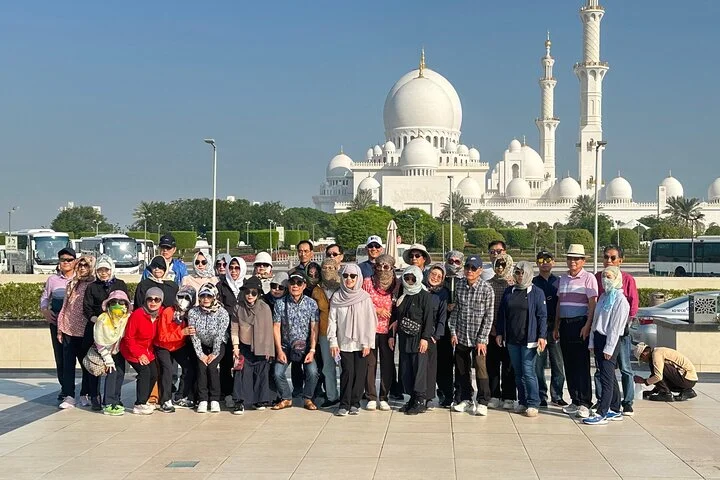 Abu Dhabi Sightseeing Tour with Guide and Car