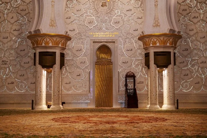 Abu Dhabi Sightseeing Tour with Guide and Car