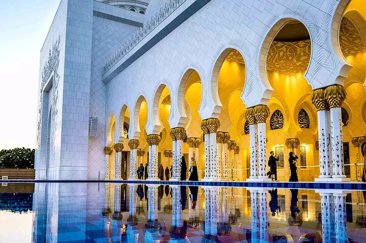 Abu Dhabi Sightseeing Tour with Guide and Car