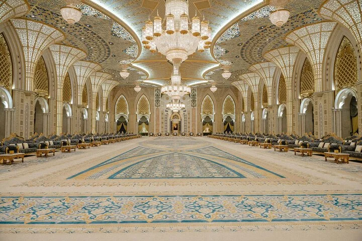 Abu Dhabi Tour with Presidential Palace Entry