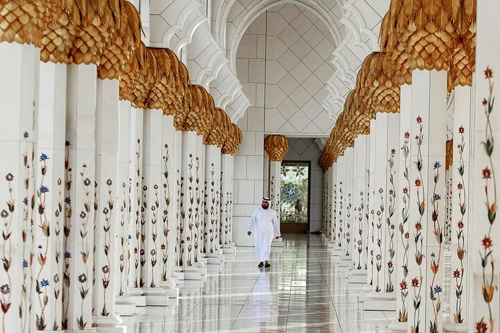 Abu Dhabi Tour with Presidential Palace Entry