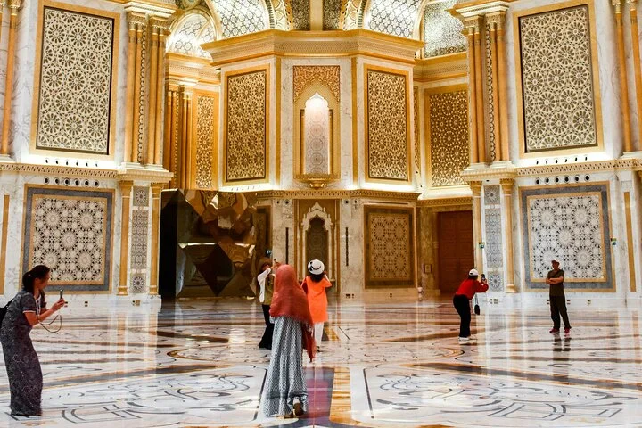 Abu Dhabi Tour with Presidential Palace Entry