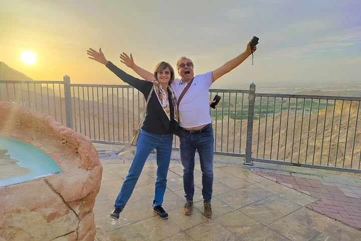 Al Ain City Tour: Camel Market, Oasis & Forts