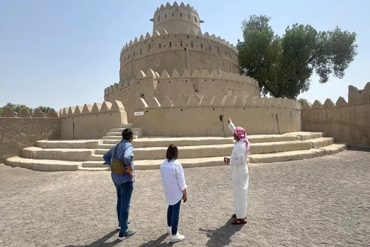 Al Ain City Tour: Camel Market, Oasis & Forts