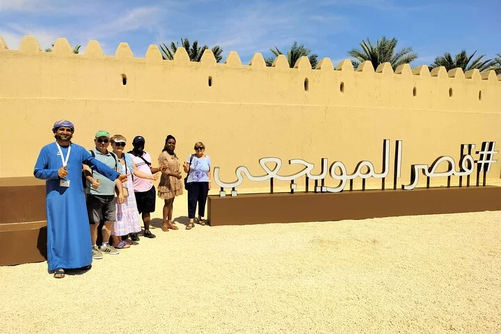 Al Ain City Tour: Camel Market, Oasis & Forts