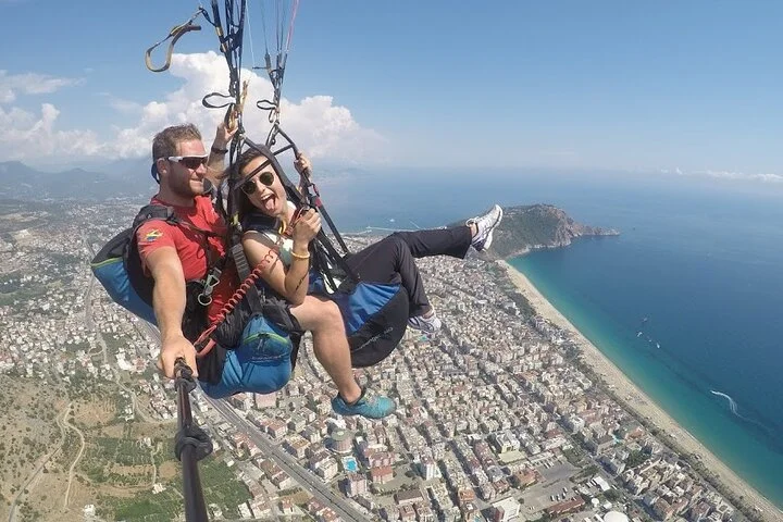 Alanya Paragliding and City Tour with Round Transfer from Antalya