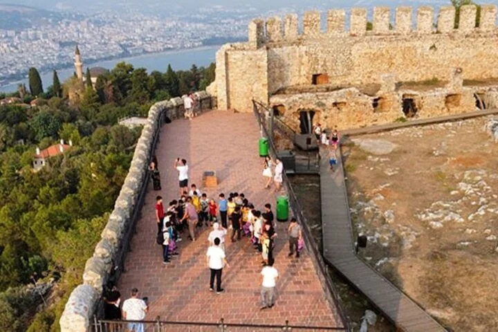 Alanya Paragliding and City Tour with Round Transfer from Antalya