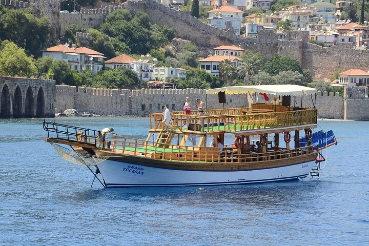 Alanya Relaxing Boat Tour with Lunch, Soft Drinks & Transfer