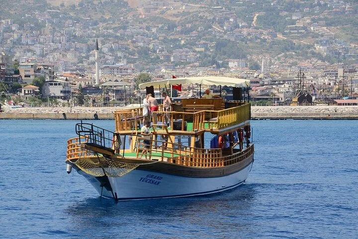 Alanya Relaxing Boat Tour with Lunch, Soft Drinks & Transfer