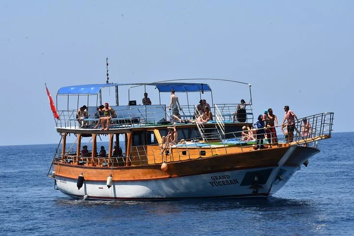 Alanya Relaxing Boat Tour with Lunch, Soft Drinks & Transfer