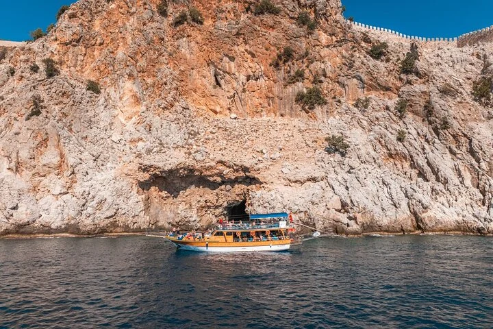 Alanya Relaxing Boat Tour with Lunch, Soft Drinks & Transfer