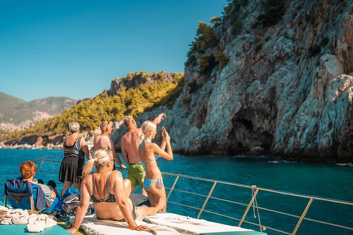 Alanya Relaxing Boat Tour with Lunch, Soft Drinks & Transfer