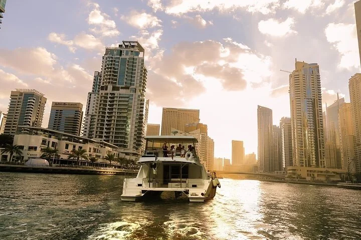 Amazing Dubai Marina Luxury Yacht & Breakfast