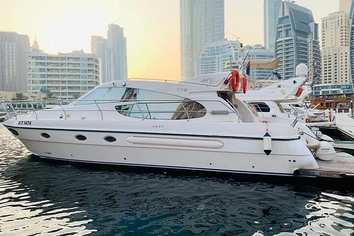 Amazing Dubai Marina Luxury Yacht & Breakfast