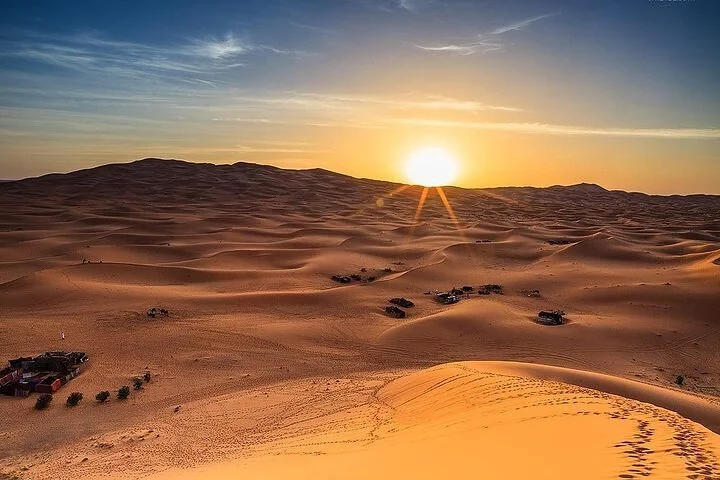 Amazing Hot Air Balloon With Beautiful Desert Sunrise View