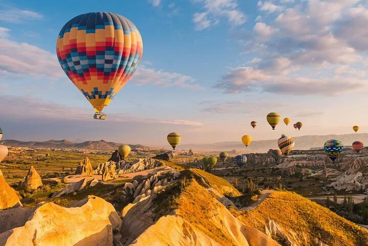 Amazing Hot Air Balloon With Beautiful Desert Sunrise View