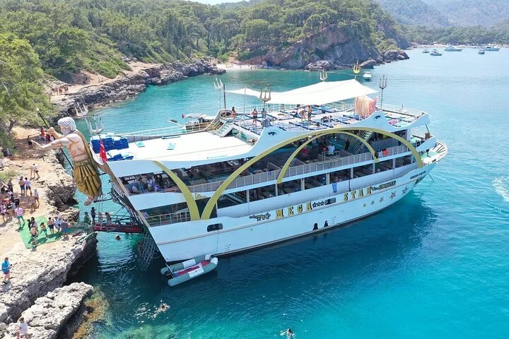 Antalya / Kemer : Mega Star Party Boat Trip w/ Lunch & Transfer