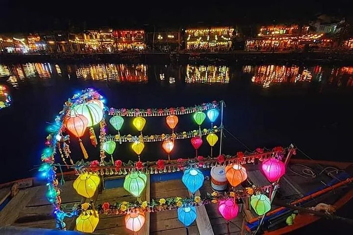 Colourful Evening Hoi An, Walking Tour, Boat Ride with Lanterns, Night Market