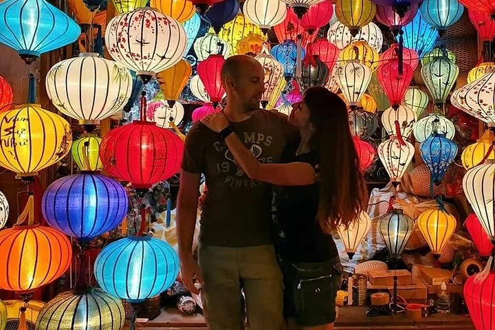 Colourful Evening Hoi An, Walking Tour, Boat Ride with Lanterns, Night Market